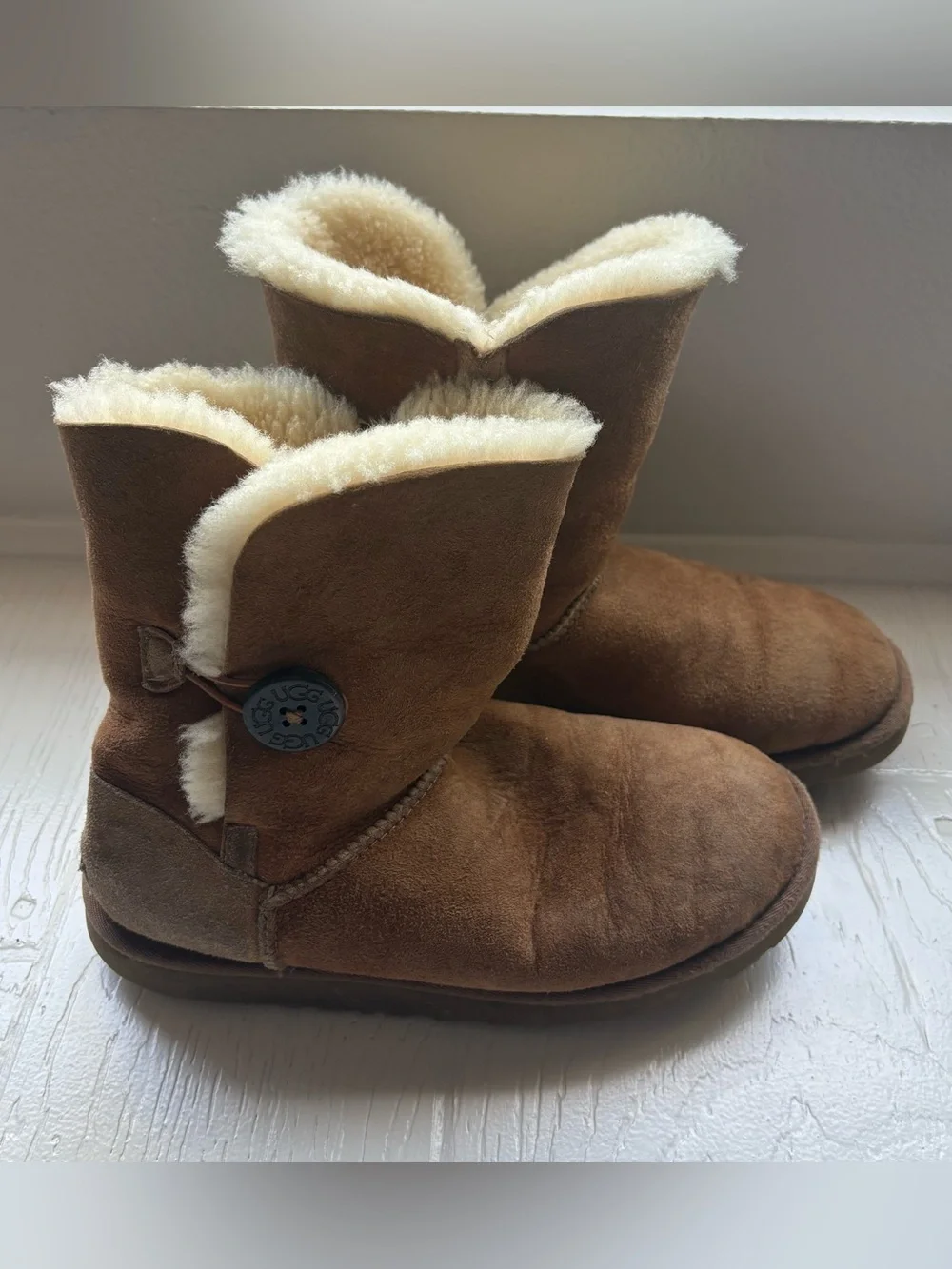 UGG Women’s Chestnut Button Short Shearling Boots, Size 7